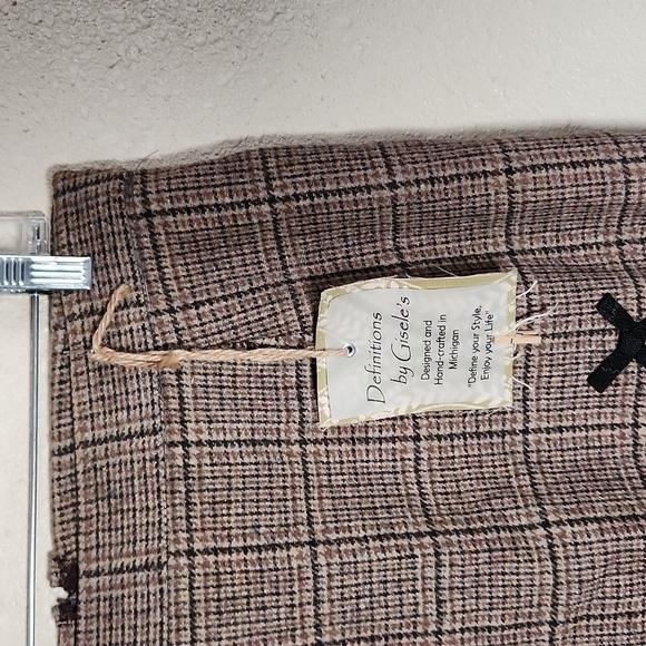 Defenitions By Gissele 100% Wool skirt - Picture 3 of 8